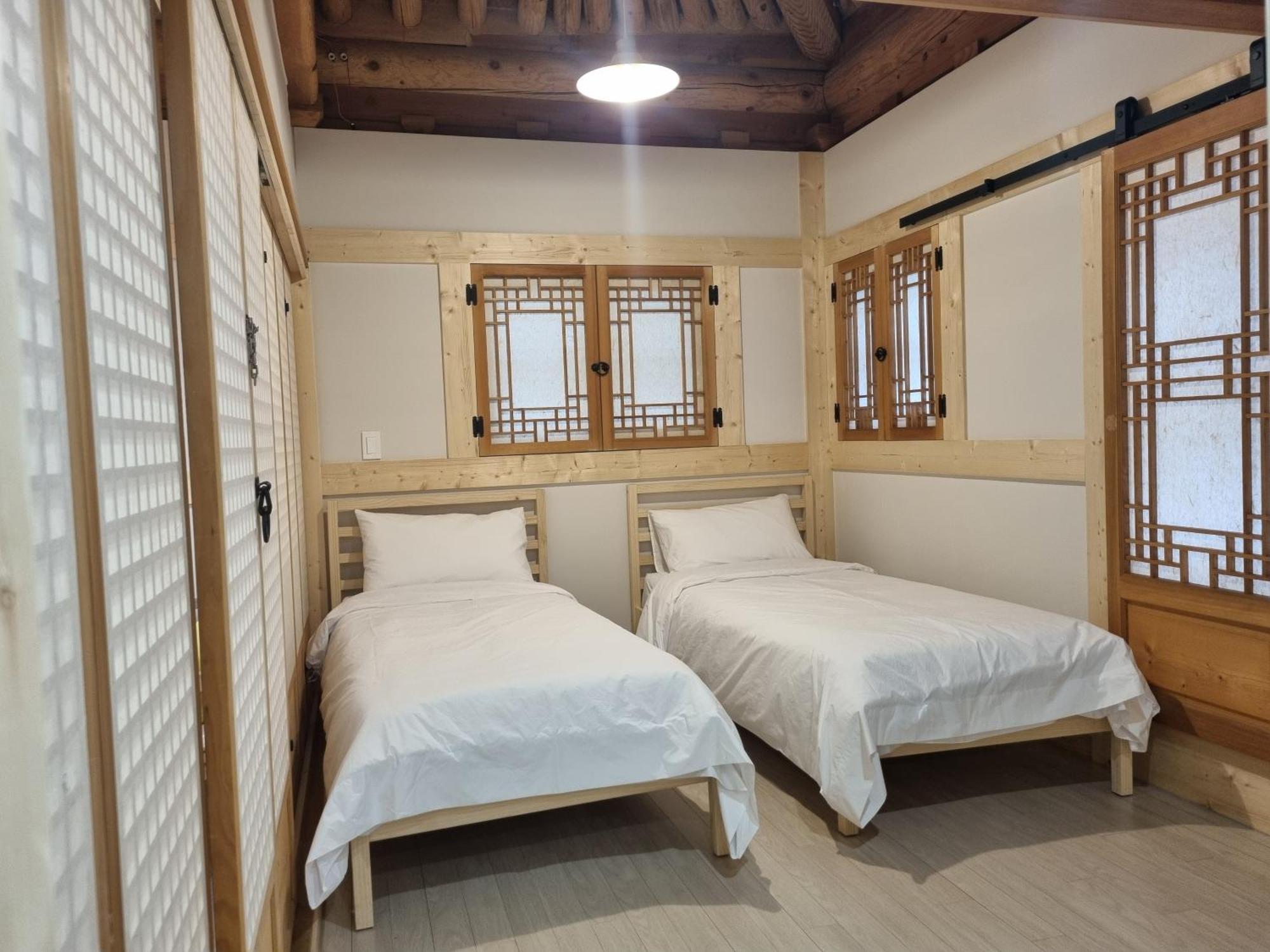 Sarangroo Hotel Csondzsu Kültér fotó