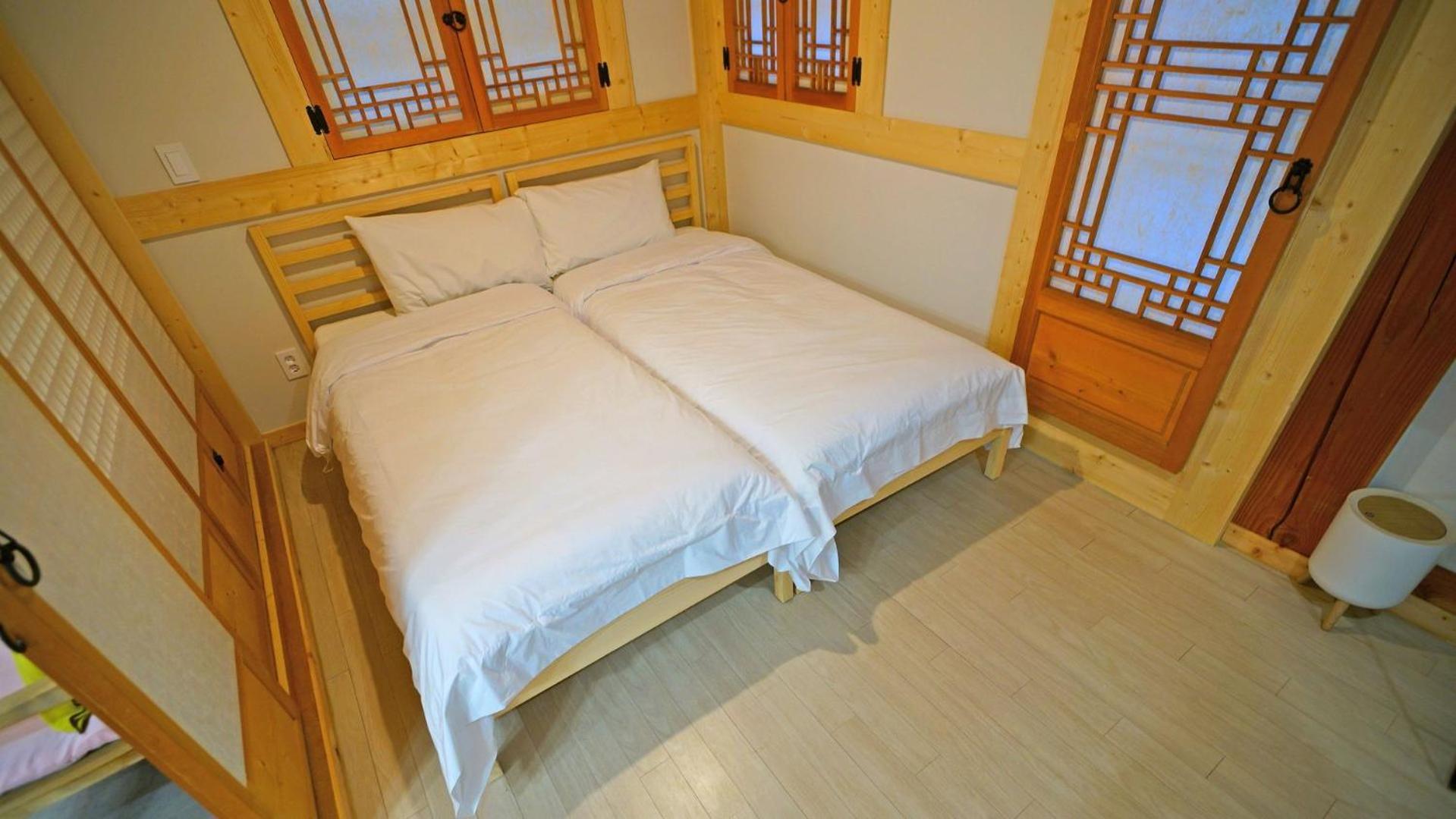 Sarangroo Hotel Csondzsu Kültér fotó