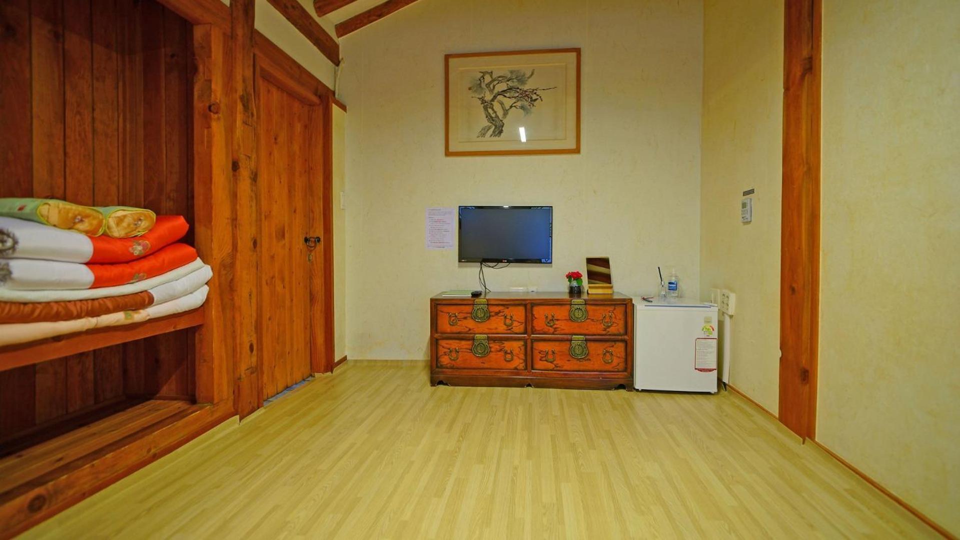 Sarangroo Hotel Csondzsu Kültér fotó