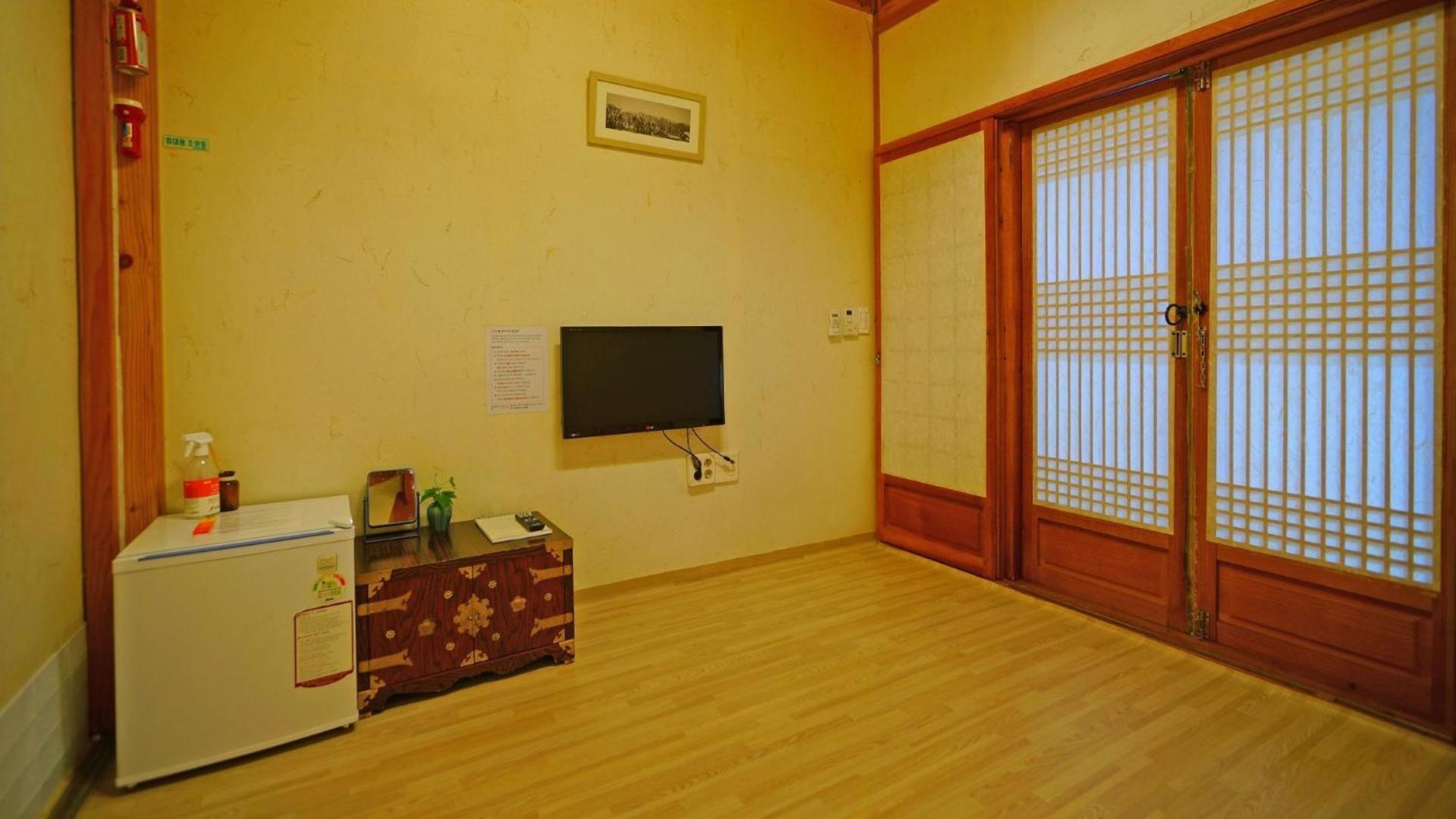 Sarangroo Hotel Csondzsu Kültér fotó