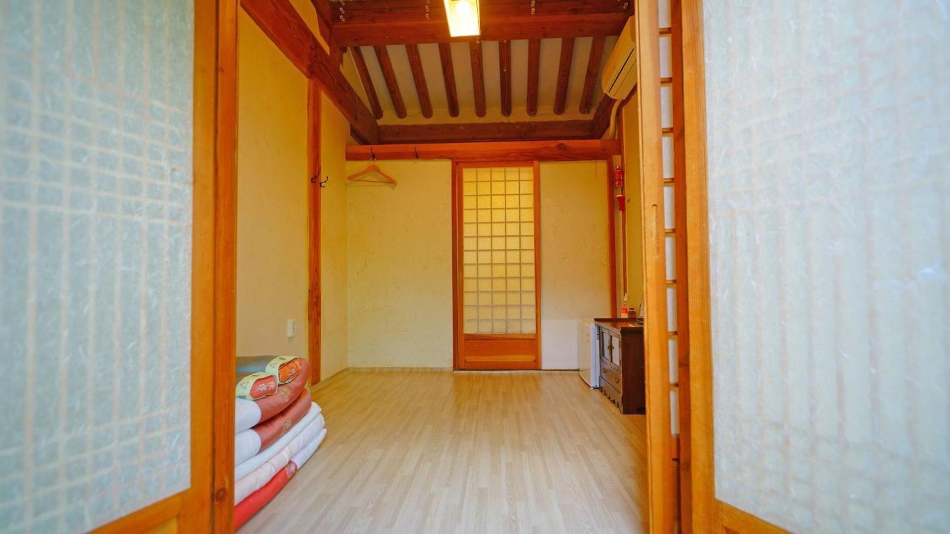 Sarangroo Hotel Csondzsu Kültér fotó